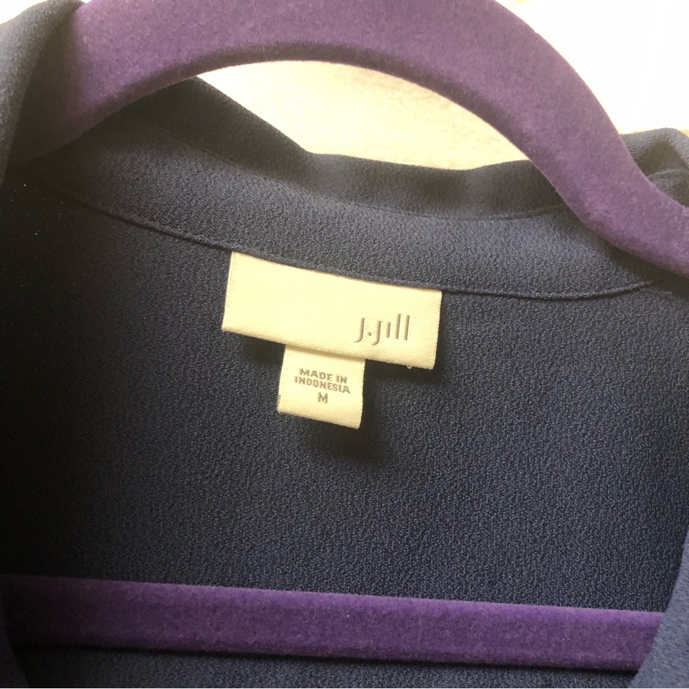 J JILL blue blouse in new condition. Perfect for work or going out. Size M NWOT - Picture 8 of 10